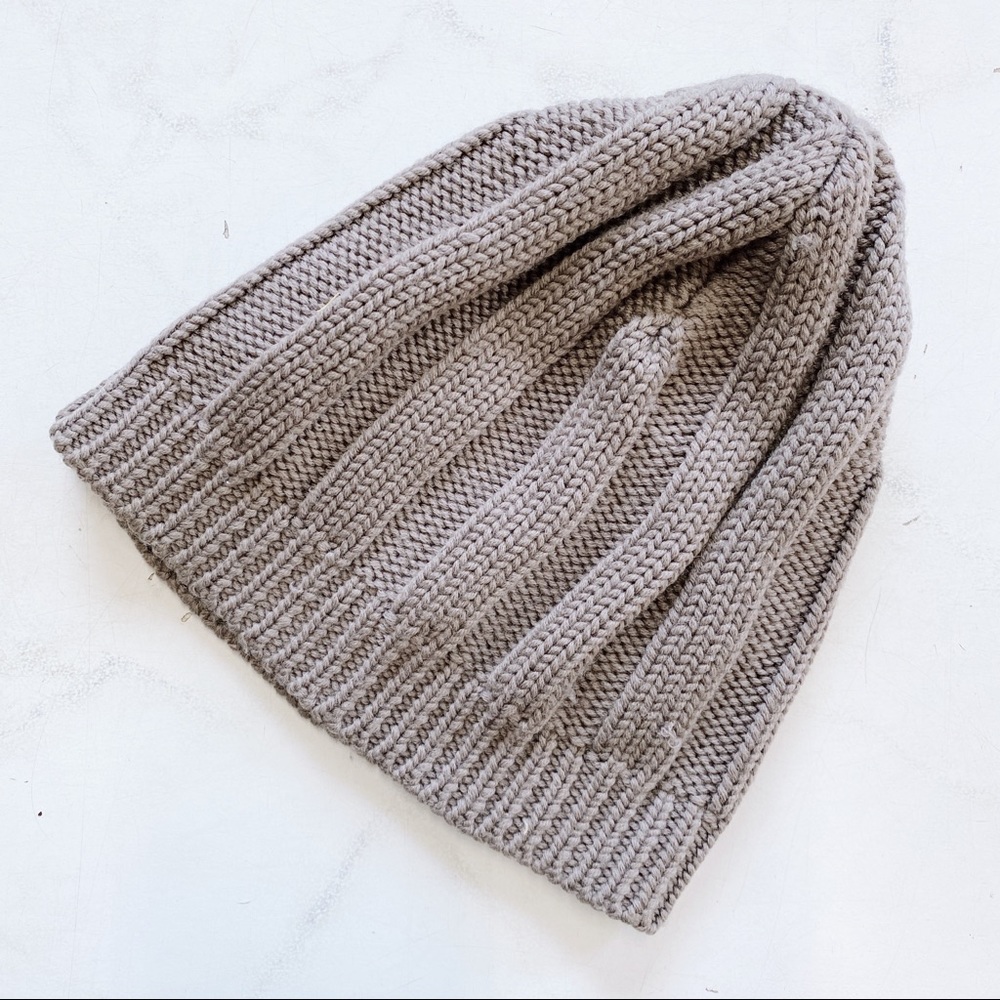 CA VA DE SOI 100% extrafine merino taupe hat tuque knit